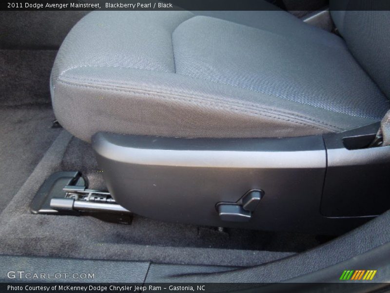 Blackberry Pearl / Black 2011 Dodge Avenger Mainstreet