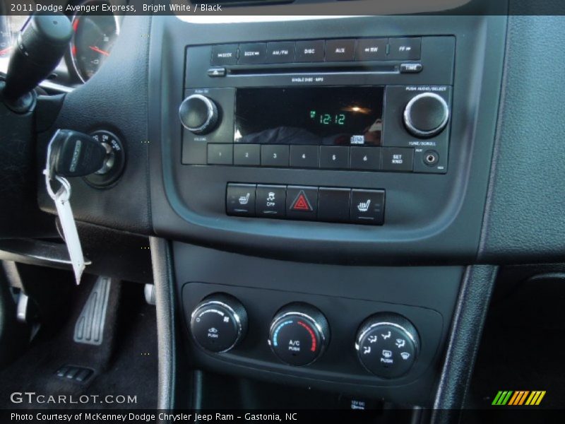 Bright White / Black 2011 Dodge Avenger Express
