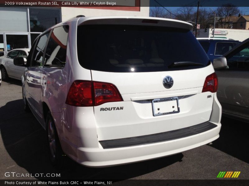Calla Lilly White / Ceylon Beige 2009 Volkswagen Routan SEL