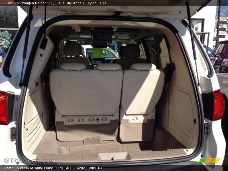 Calla Lilly White / Ceylon Beige 2009 Volkswagen Routan SEL