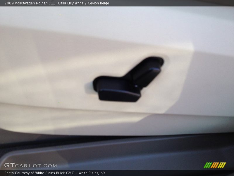 Calla Lilly White / Ceylon Beige 2009 Volkswagen Routan SEL