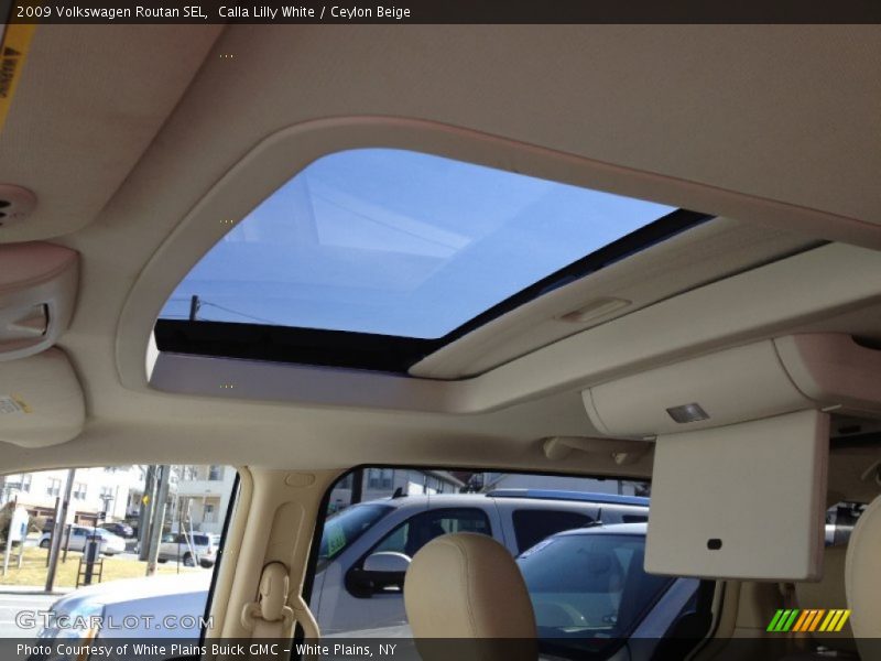 Calla Lilly White / Ceylon Beige 2009 Volkswagen Routan SEL