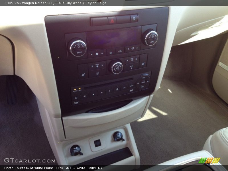 Calla Lilly White / Ceylon Beige 2009 Volkswagen Routan SEL