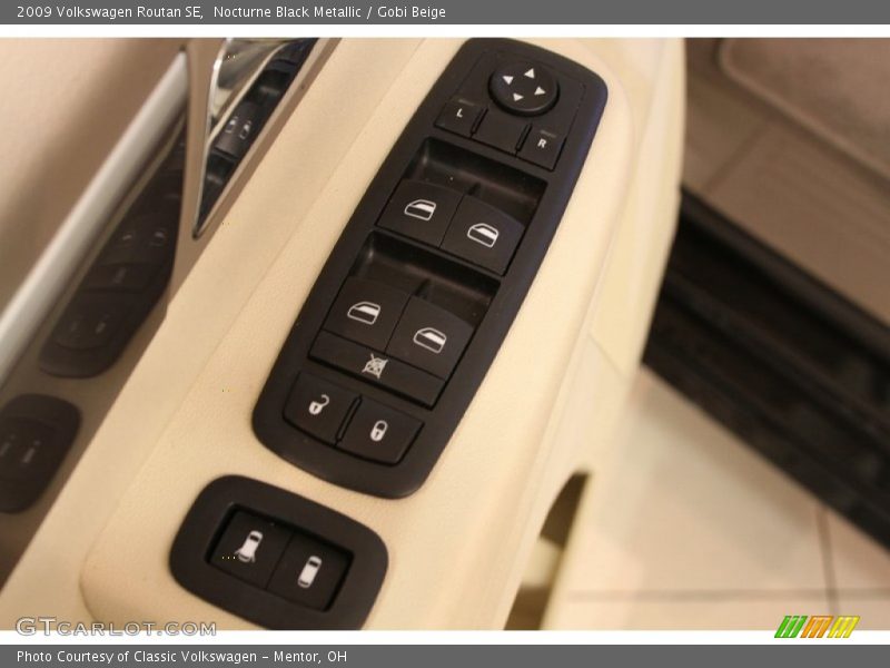 Nocturne Black Metallic / Gobi Beige 2009 Volkswagen Routan SE