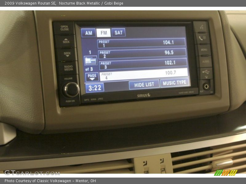 Nocturne Black Metallic / Gobi Beige 2009 Volkswagen Routan SE