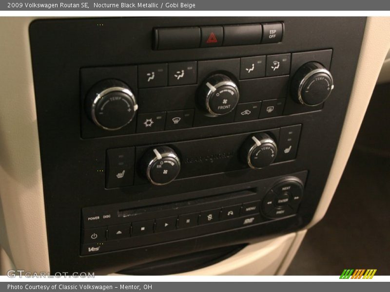 Nocturne Black Metallic / Gobi Beige 2009 Volkswagen Routan SE