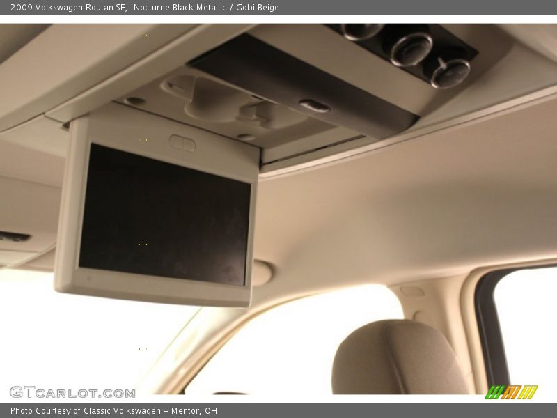 Nocturne Black Metallic / Gobi Beige 2009 Volkswagen Routan SE