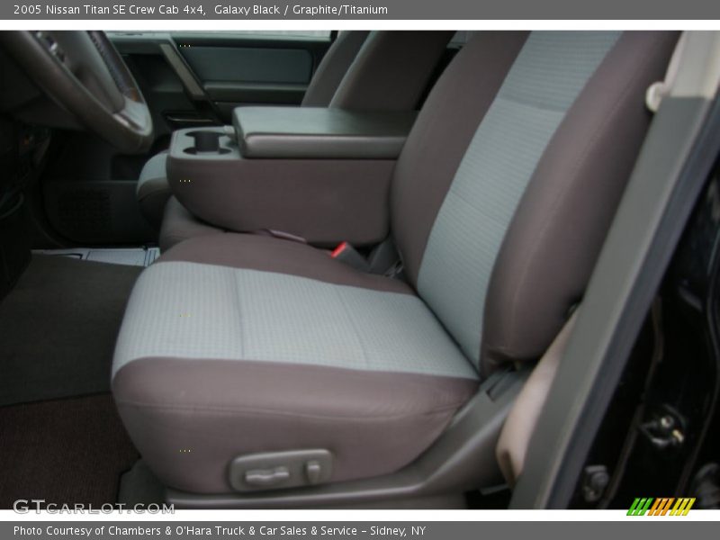 Galaxy Black / Graphite/Titanium 2005 Nissan Titan SE Crew Cab 4x4
