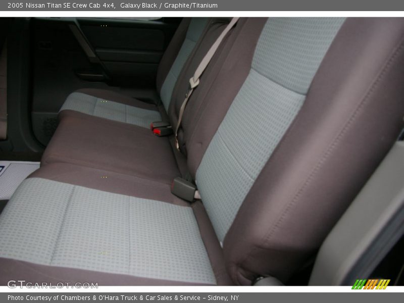 Galaxy Black / Graphite/Titanium 2005 Nissan Titan SE Crew Cab 4x4