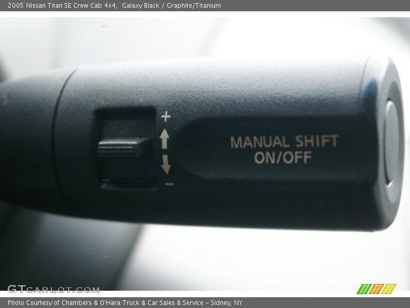 Galaxy Black / Graphite/Titanium 2005 Nissan Titan SE Crew Cab 4x4