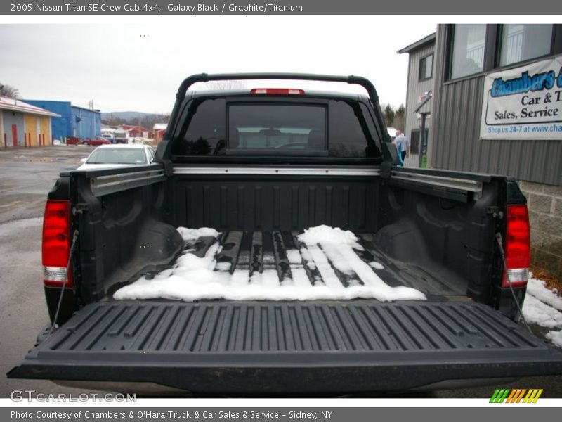 Galaxy Black / Graphite/Titanium 2005 Nissan Titan SE Crew Cab 4x4