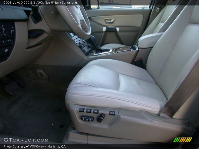 Ice White / Sandstone 2008 Volvo XC90 3.2 AWD