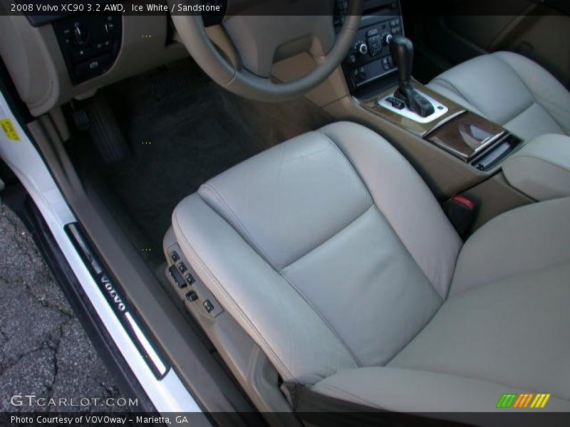 Ice White / Sandstone 2008 Volvo XC90 3.2 AWD