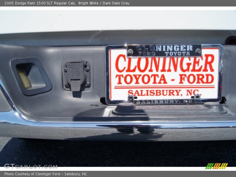 Bright White / Dark Slate Gray 2005 Dodge Ram 1500 SLT Regular Cab