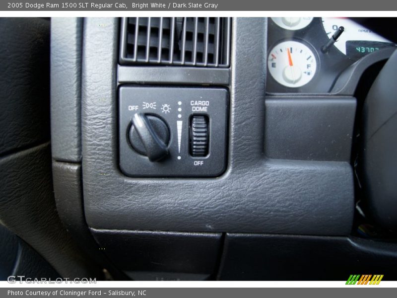 Bright White / Dark Slate Gray 2005 Dodge Ram 1500 SLT Regular Cab