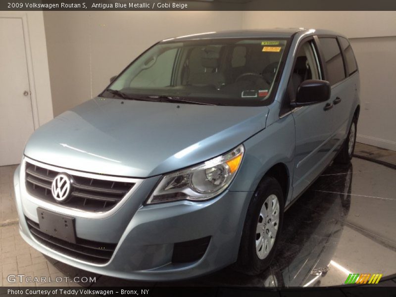 Antigua Blue Metallic / Gobi Beige 2009 Volkswagen Routan S