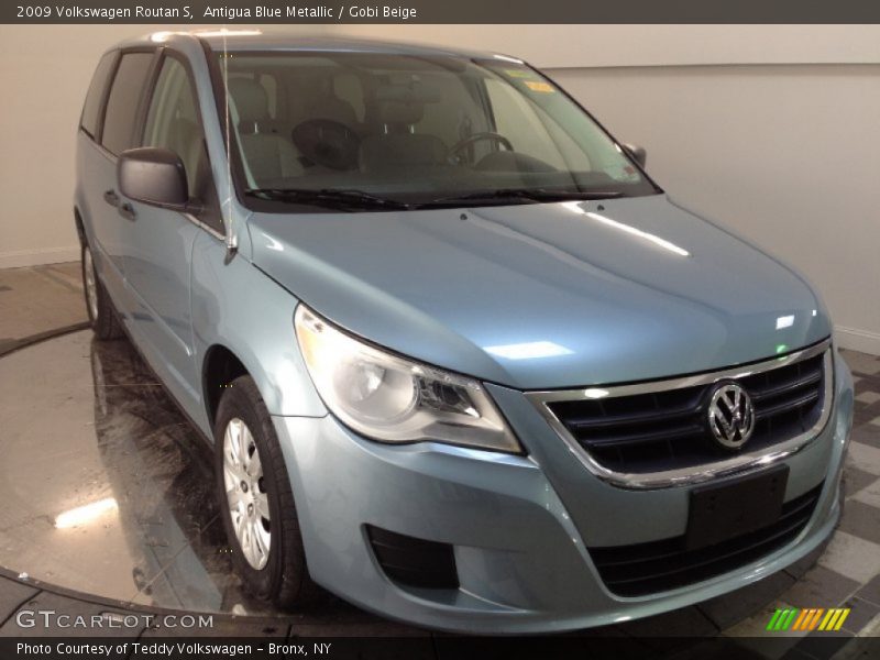Antigua Blue Metallic / Gobi Beige 2009 Volkswagen Routan S