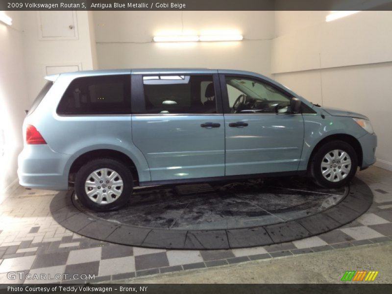 Antigua Blue Metallic / Gobi Beige 2009 Volkswagen Routan S