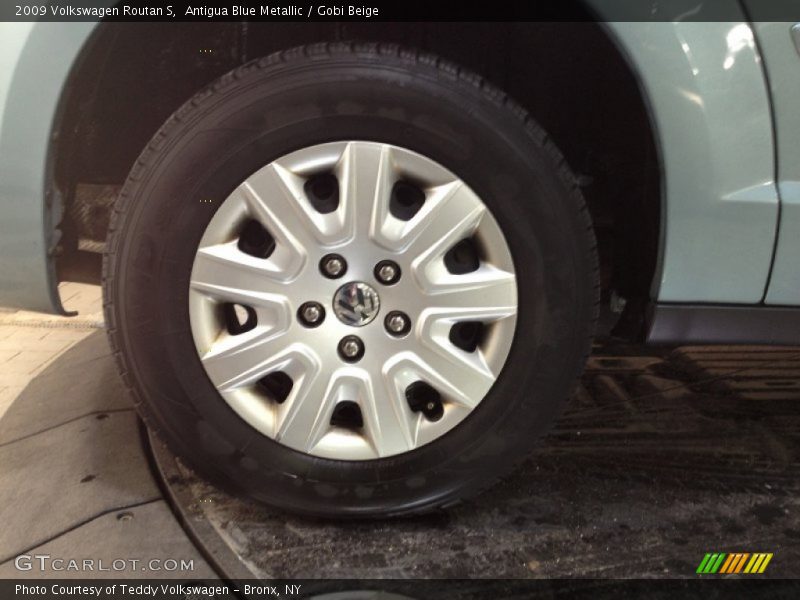 Antigua Blue Metallic / Gobi Beige 2009 Volkswagen Routan S