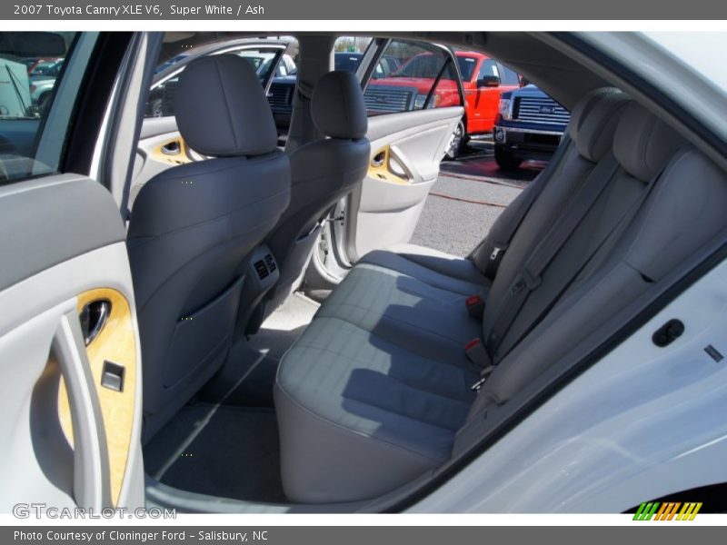 Super White / Ash 2007 Toyota Camry XLE V6