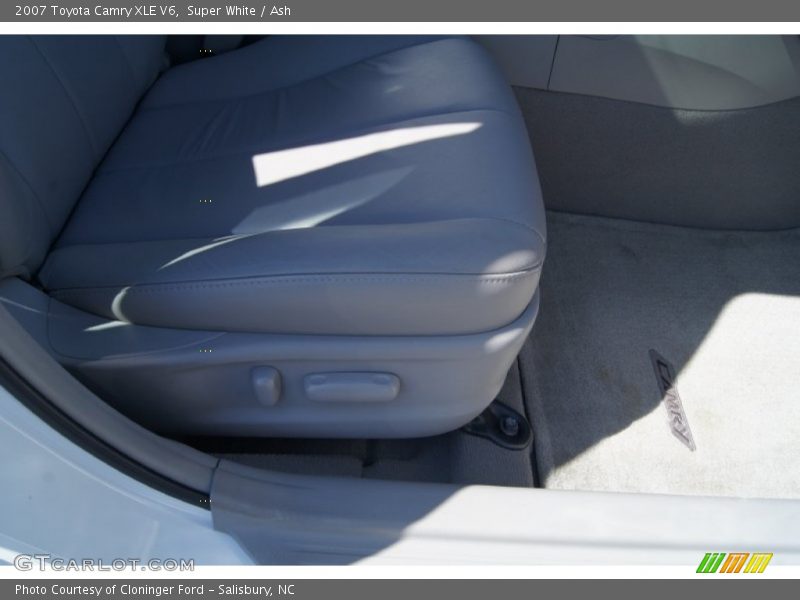 Super White / Ash 2007 Toyota Camry XLE V6