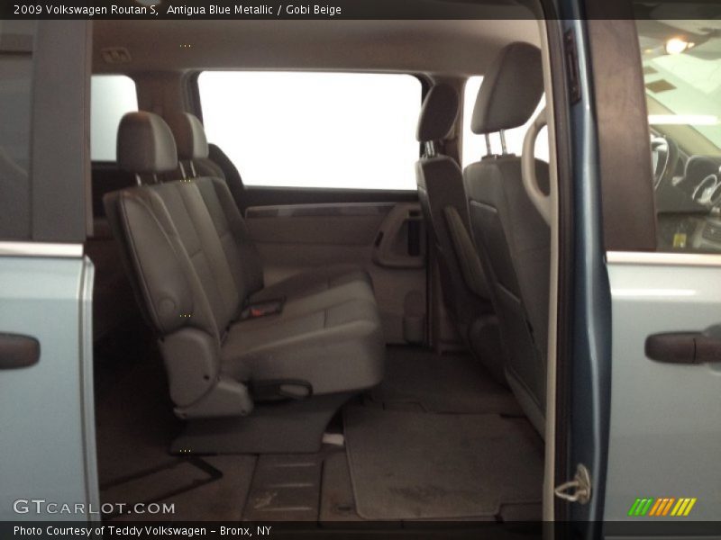 Antigua Blue Metallic / Gobi Beige 2009 Volkswagen Routan S