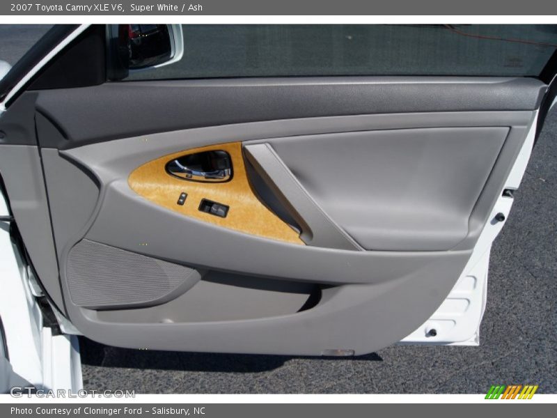 Super White / Ash 2007 Toyota Camry XLE V6