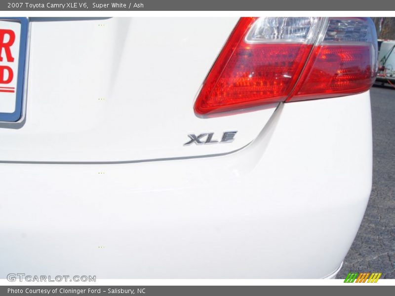 Super White / Ash 2007 Toyota Camry XLE V6