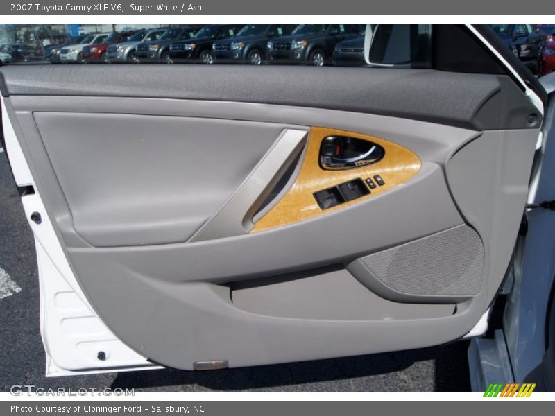 Super White / Ash 2007 Toyota Camry XLE V6