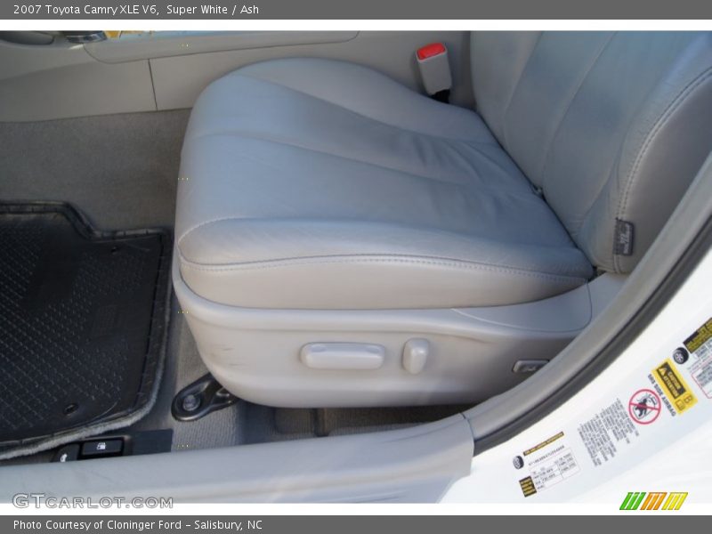 Super White / Ash 2007 Toyota Camry XLE V6
