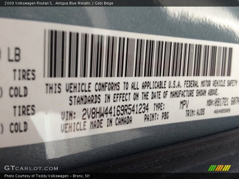 Antigua Blue Metallic / Gobi Beige 2009 Volkswagen Routan S