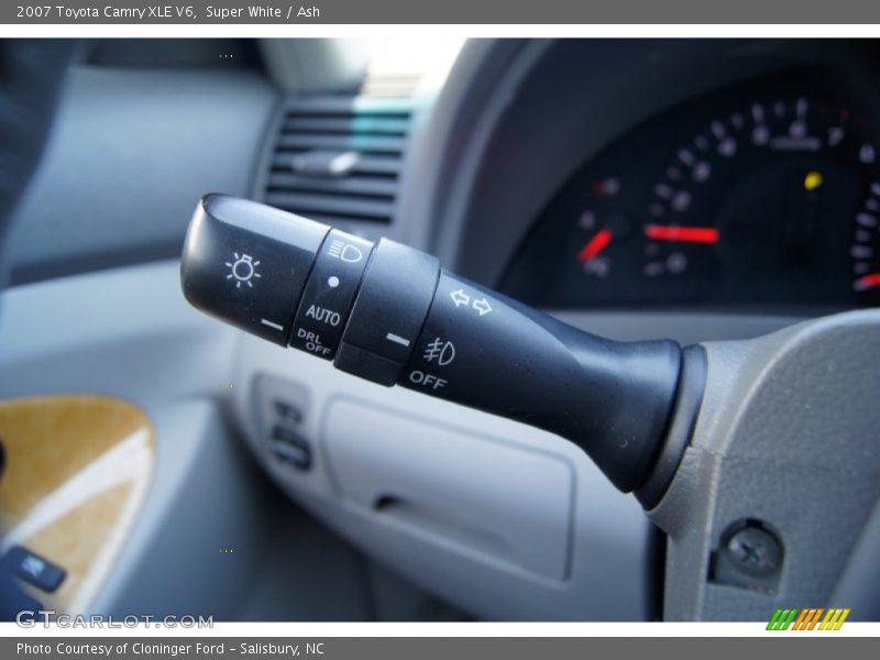 Super White / Ash 2007 Toyota Camry XLE V6