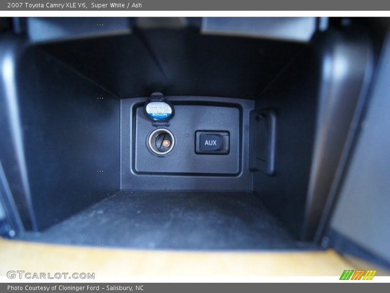 Super White / Ash 2007 Toyota Camry XLE V6