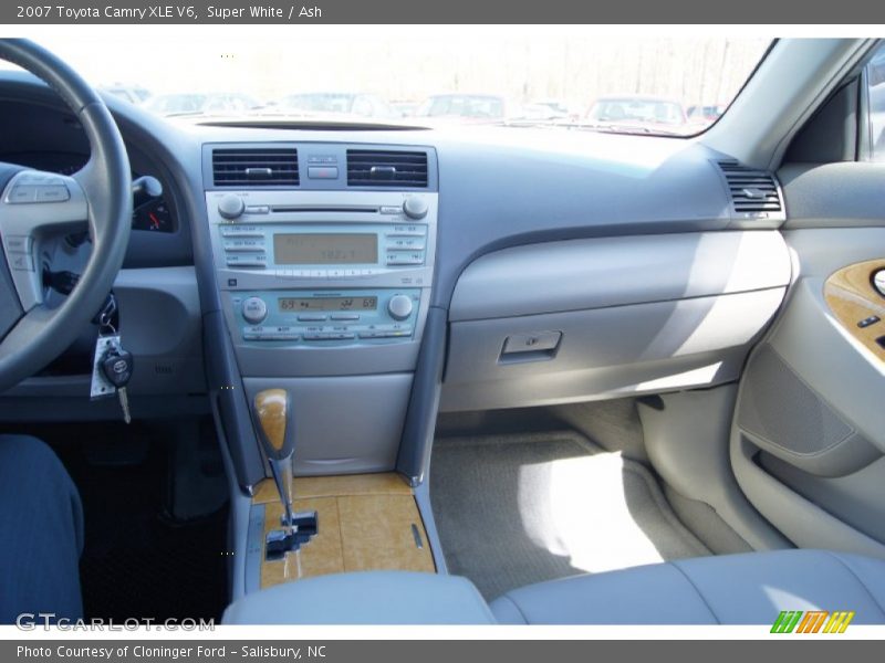 Super White / Ash 2007 Toyota Camry XLE V6