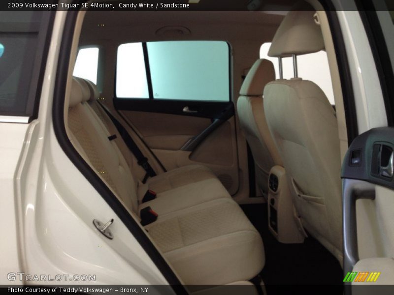 Candy White / Sandstone 2009 Volkswagen Tiguan SE 4Motion