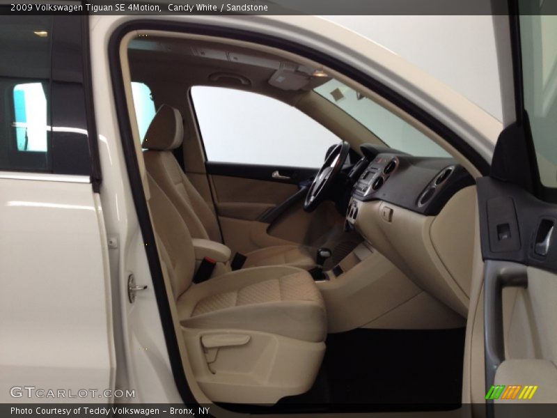 Candy White / Sandstone 2009 Volkswagen Tiguan SE 4Motion