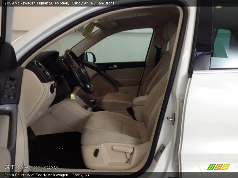 Candy White / Sandstone 2009 Volkswagen Tiguan SE 4Motion