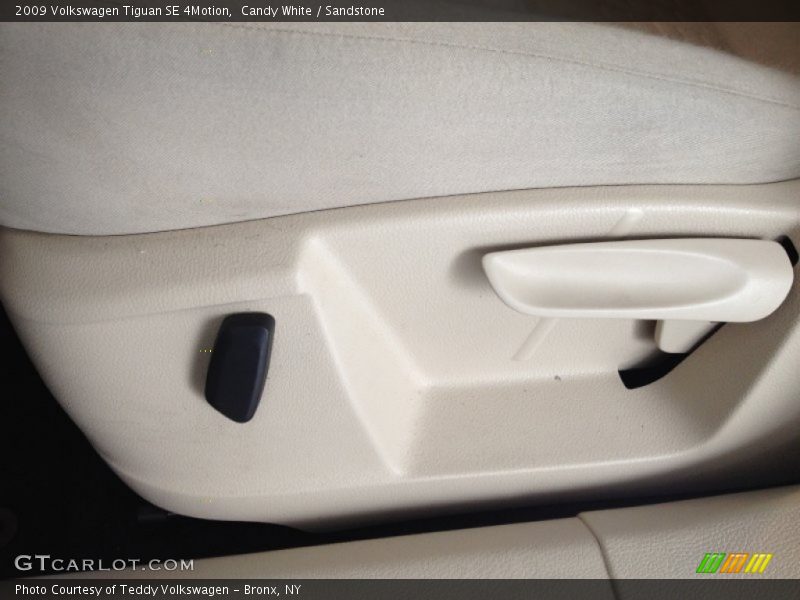 Candy White / Sandstone 2009 Volkswagen Tiguan SE 4Motion