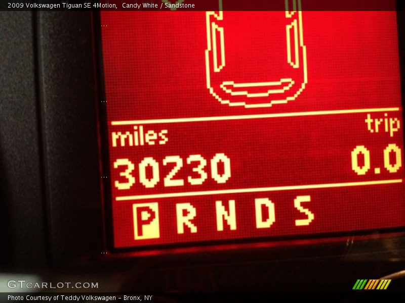 Candy White / Sandstone 2009 Volkswagen Tiguan SE 4Motion