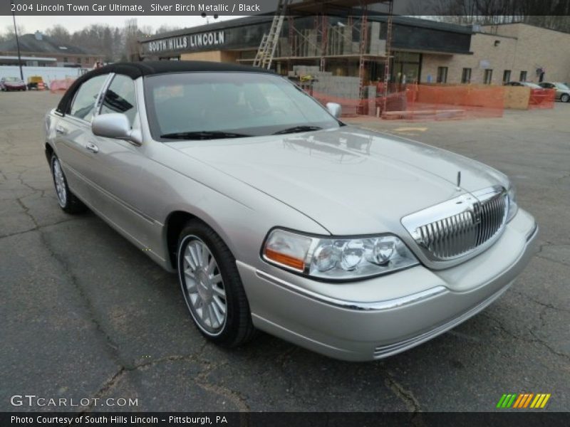 Silver Birch Metallic / Black 2004 Lincoln Town Car Ultimate