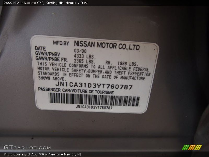 Sterling Mist Metallic / Frost 2000 Nissan Maxima GXE