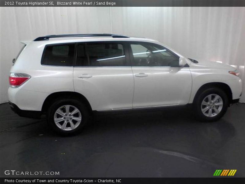 Blizzard White Pearl / Sand Beige 2012 Toyota Highlander SE