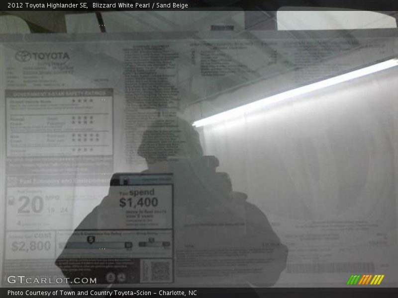Blizzard White Pearl / Sand Beige 2012 Toyota Highlander SE