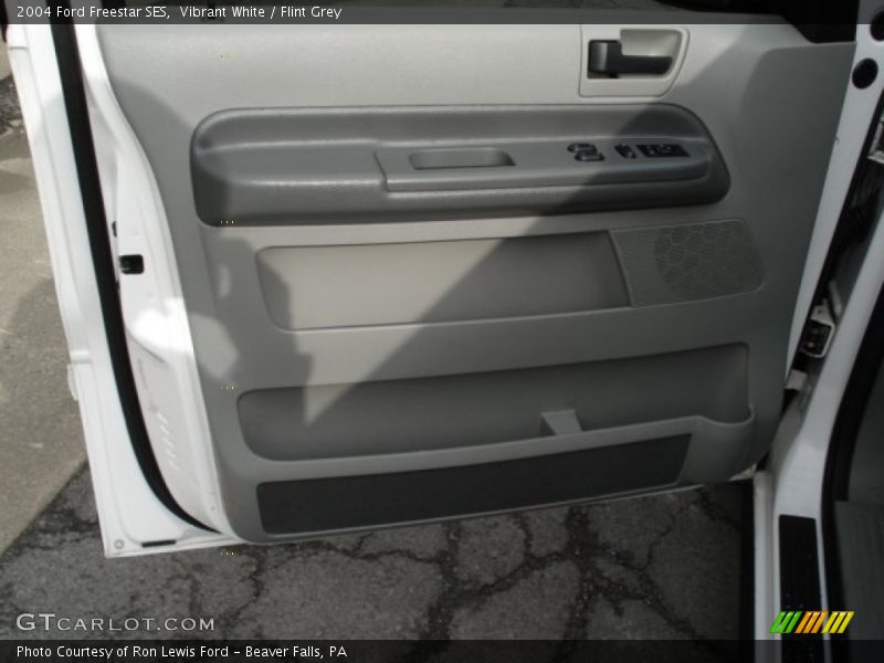 Vibrant White / Flint Grey 2004 Ford Freestar SES