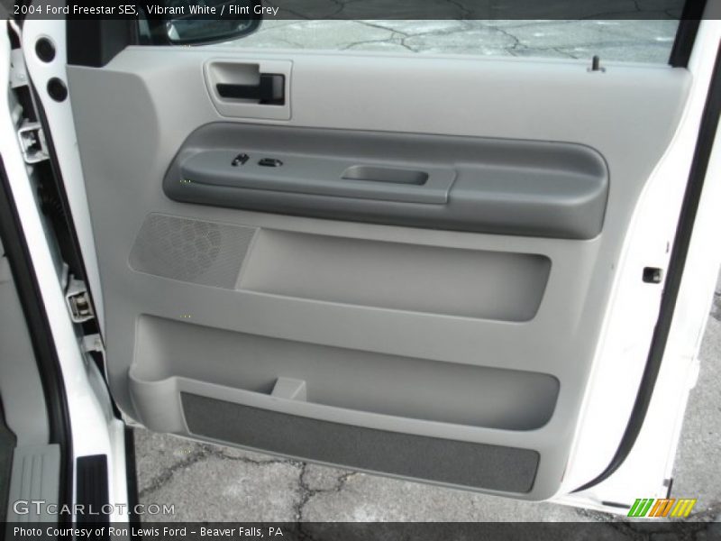 Vibrant White / Flint Grey 2004 Ford Freestar SES