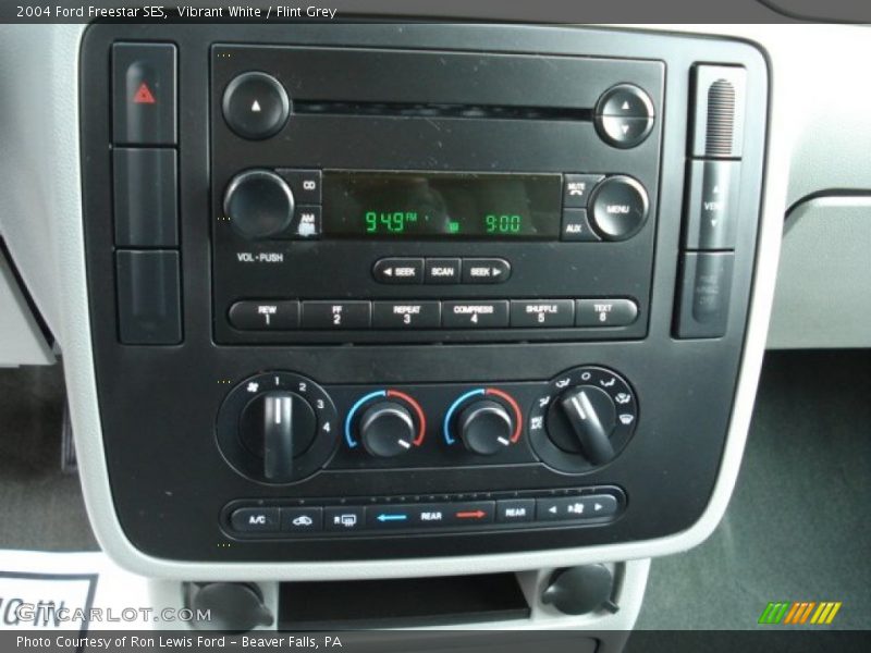 Vibrant White / Flint Grey 2004 Ford Freestar SES