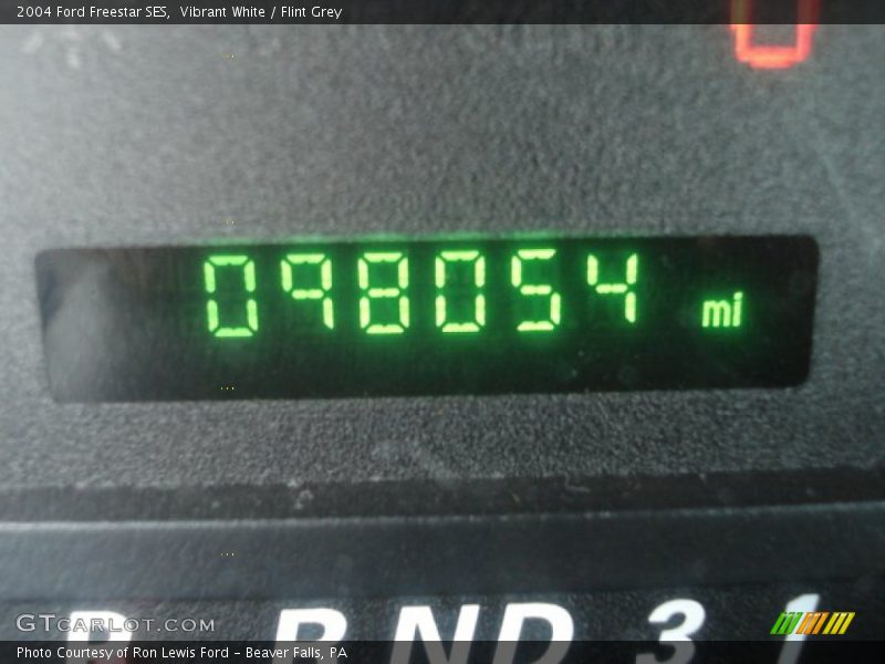 Vibrant White / Flint Grey 2004 Ford Freestar SES