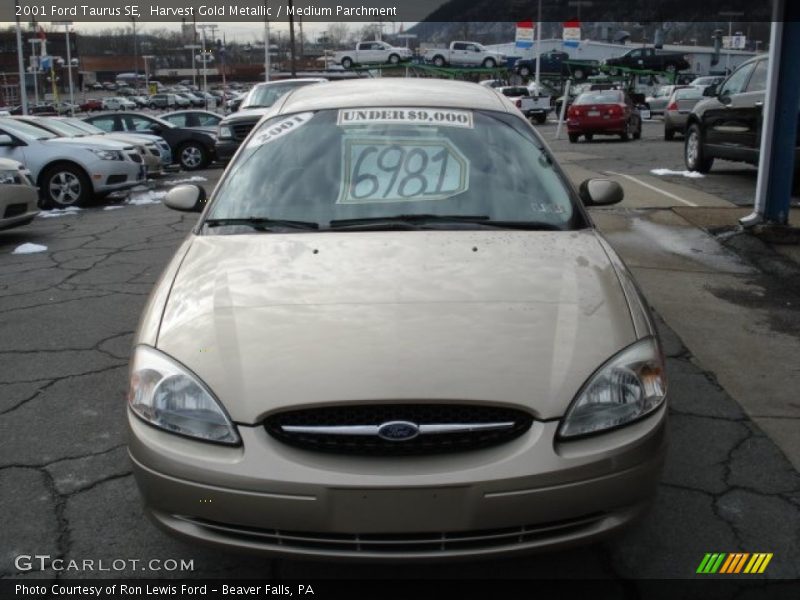 Harvest Gold Metallic / Medium Parchment 2001 Ford Taurus SE