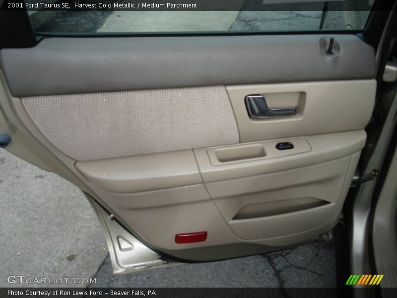 Harvest Gold Metallic / Medium Parchment 2001 Ford Taurus SE