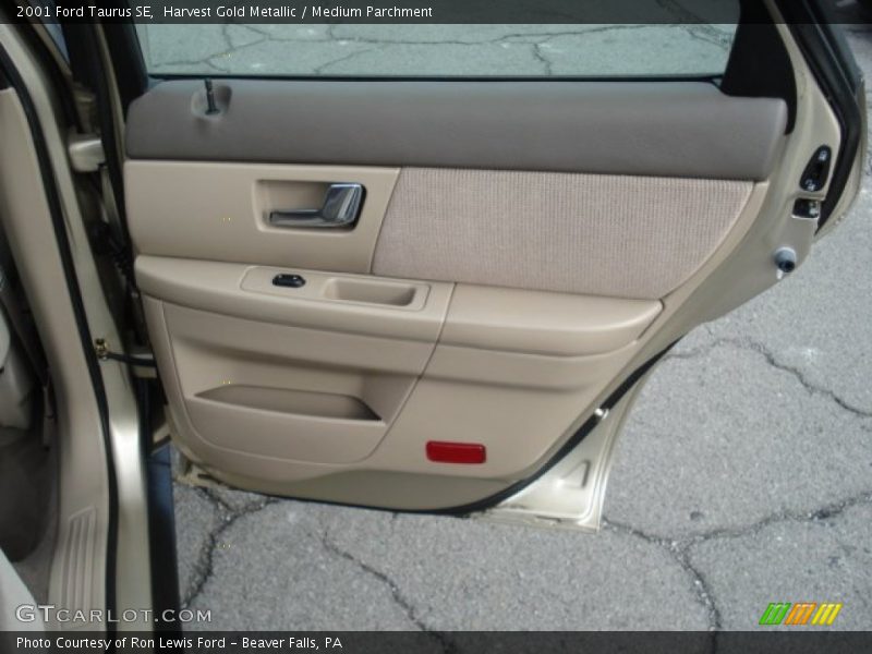 Harvest Gold Metallic / Medium Parchment 2001 Ford Taurus SE